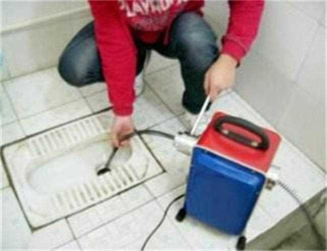 八通轻轨沿线管道疏通马桶疏通器皮搋子怎么用