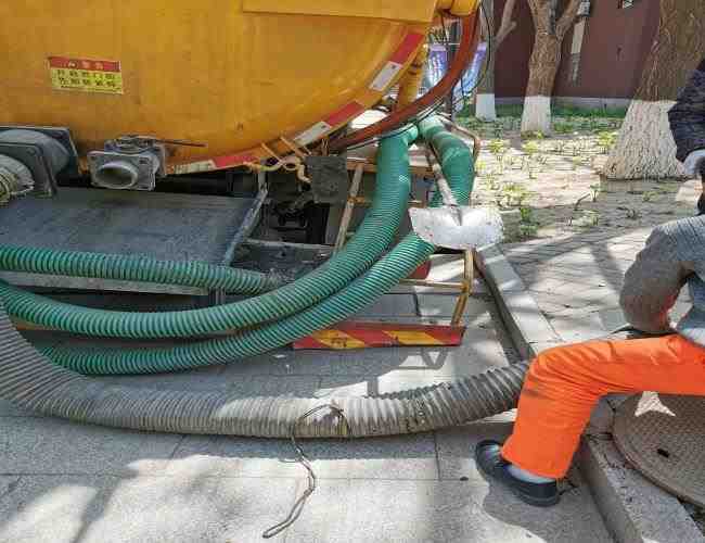 清理化粪池的费用应该由谁承担(清理化粪池的费用应该由谁承担呢)